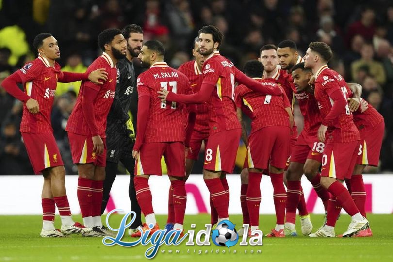 Arne Slot Ogah Terlena, Liverpool Belum Pasti Jadi Juara!